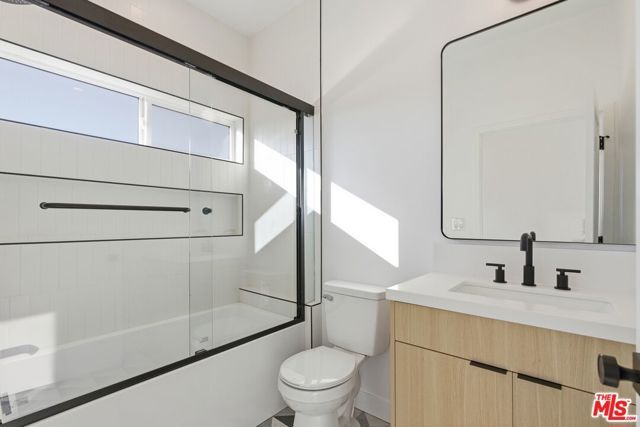 2837 S Redondo Boulevard, Los Angeles, CA 90016