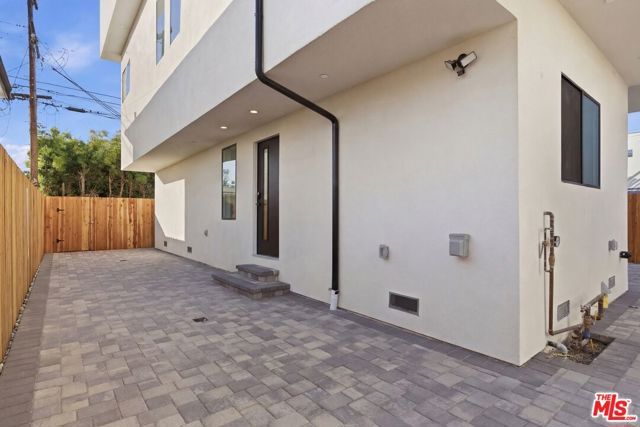 2837 S Redondo Boulevard, Los Angeles, CA 90016