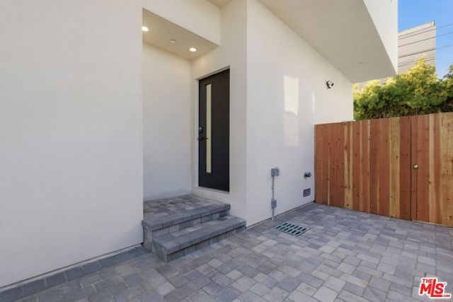 2837 S Redondo Boulevard, Los Angeles, CA 90016