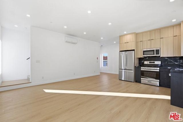 2837 S Redondo Boulevard, Los Angeles, CA 90016