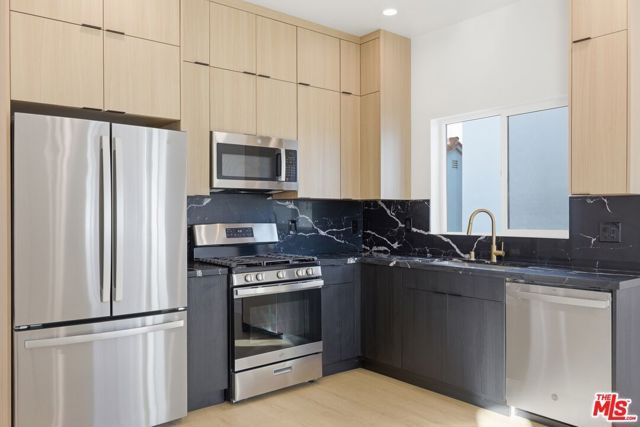 2837 S Redondo Boulevard, Los Angeles, CA 90016