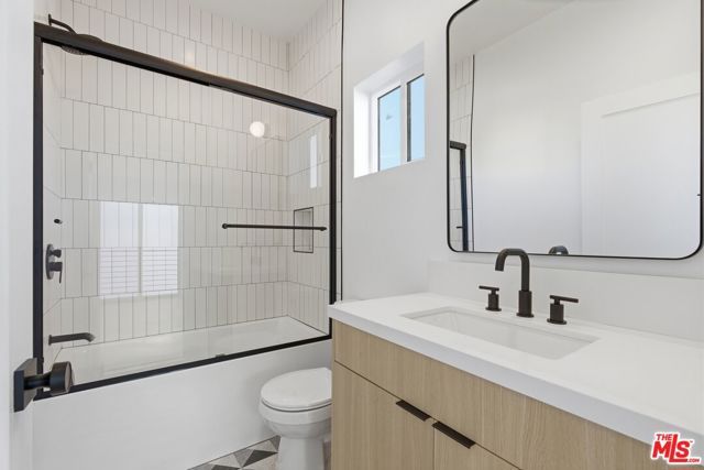 2837 S Redondo Boulevard, Los Angeles, CA 90016