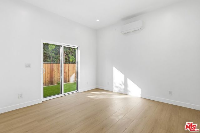 2837 S Redondo Boulevard, Los Angeles, CA 90016