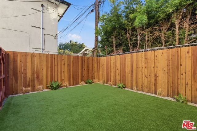 2837 S Redondo Boulevard, Los Angeles, CA 90016