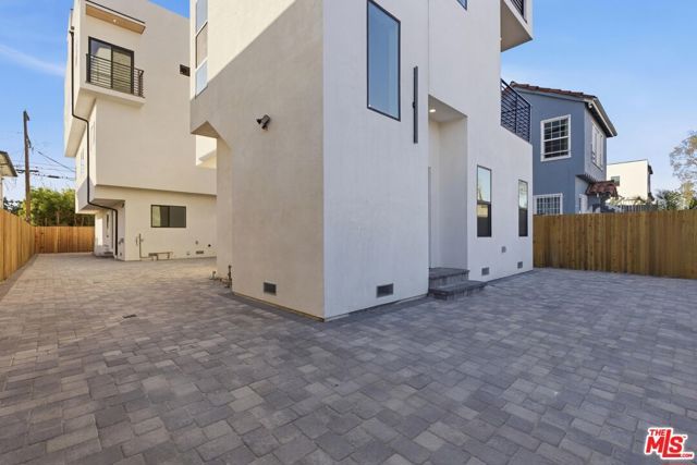 2837 S Redondo Boulevard, Los Angeles, CA 90016