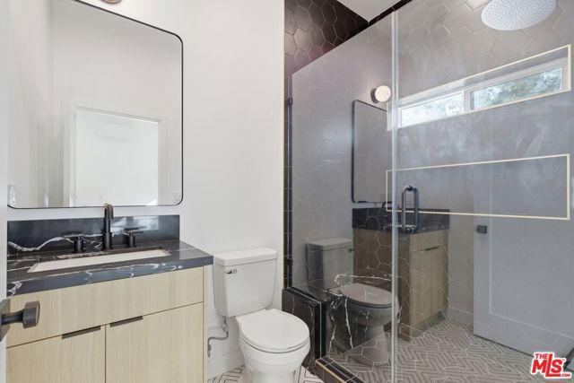 2837 S Redondo Boulevard, Los Angeles, CA 90016