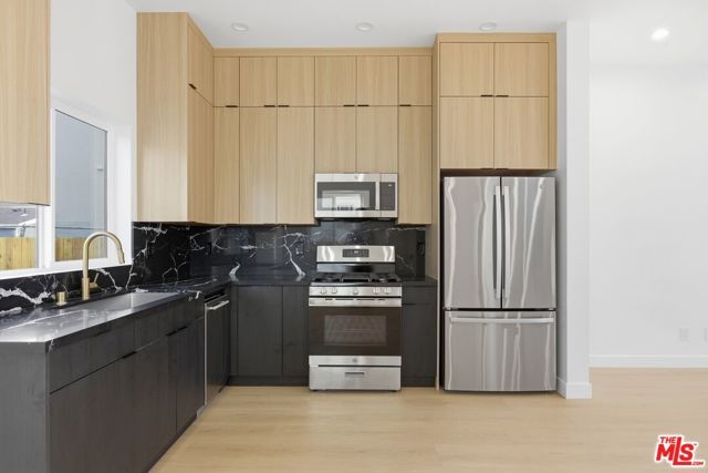 2837 S Redondo Boulevard, Los Angeles, CA 90016