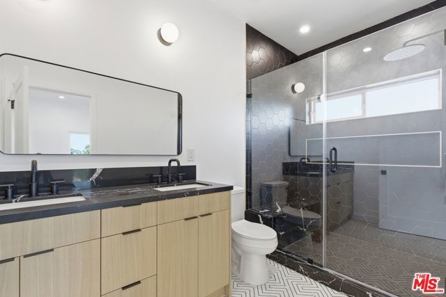 2837 S Redondo Boulevard, Los Angeles, CA 90016