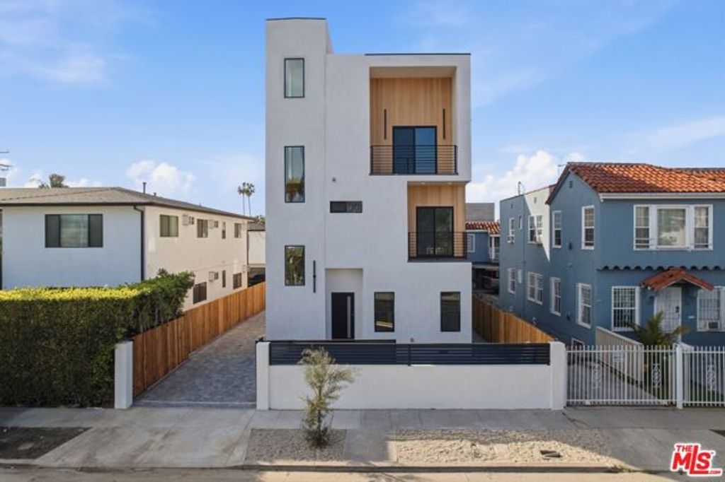 2837 S Redondo Boulevard, Los Angeles, CA 90016