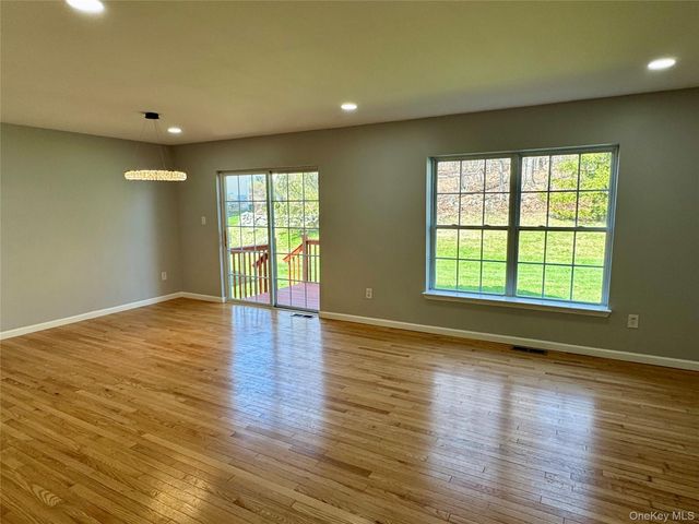 18 Jordan Lane, Middletown, NY 10940