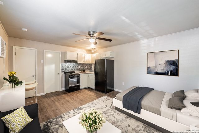 122 Roundtree Ln Apt 1, San Antonio, TX 78233