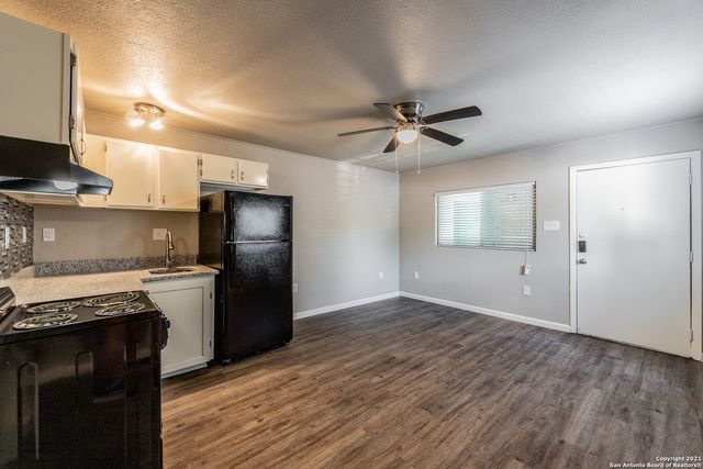 122 Roundtree Ln Apt 1, San Antonio, TX 78233