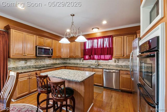 48869 Woodson Way, Canton, MI 48187