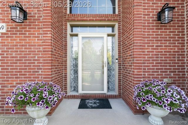 48869 Woodson Way, Canton, MI 48187