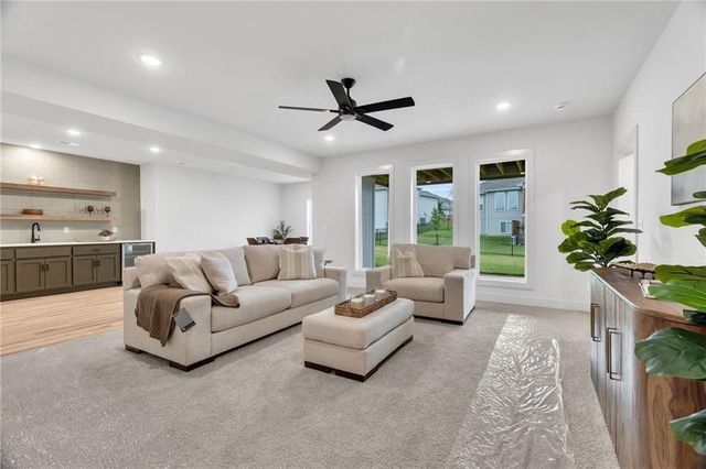 1228 Larkspur Place, Raymore, MO 64083