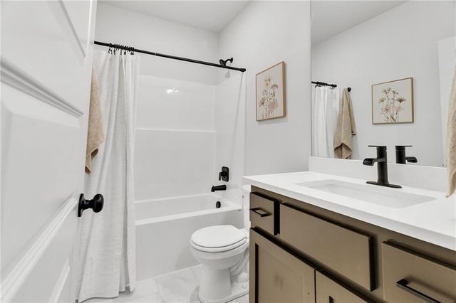 1228 Larkspur Place, Raymore, MO 64083