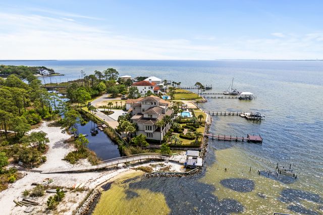 753 Boulevard of the Champions, Shalimar, FL 32579