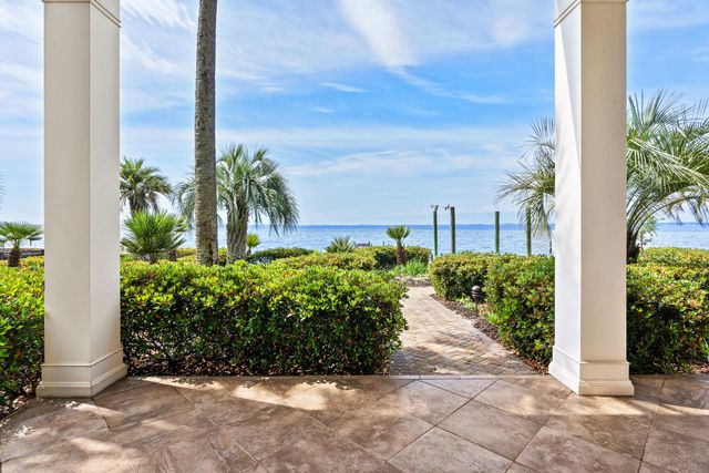 753 Boulevard of the Champions, Shalimar, FL 32579