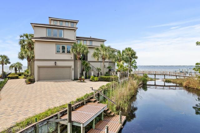 753 Boulevard of the Champions, Shalimar, FL 32579