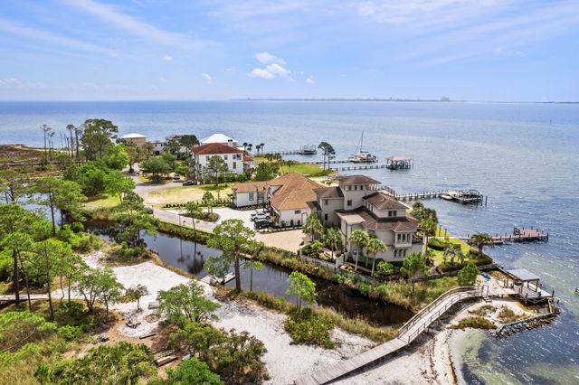 753 Boulevard of the Champions, Shalimar, FL 32579