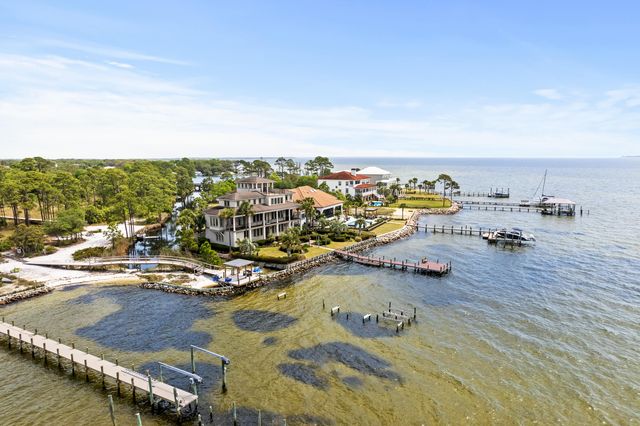 753 Boulevard of the Champions, Shalimar, FL 32579