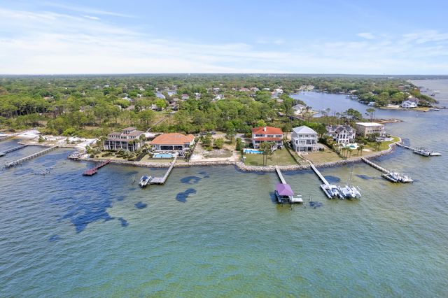 753 Boulevard of the Champions, Shalimar, FL 32579