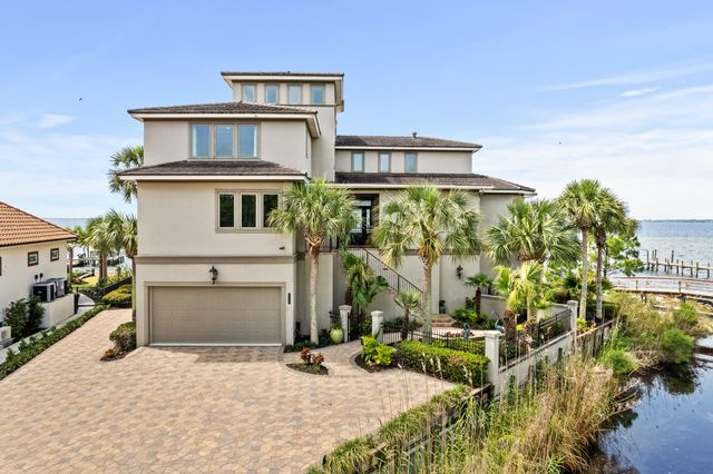 753 Boulevard of the Champions, Shalimar, FL 32579