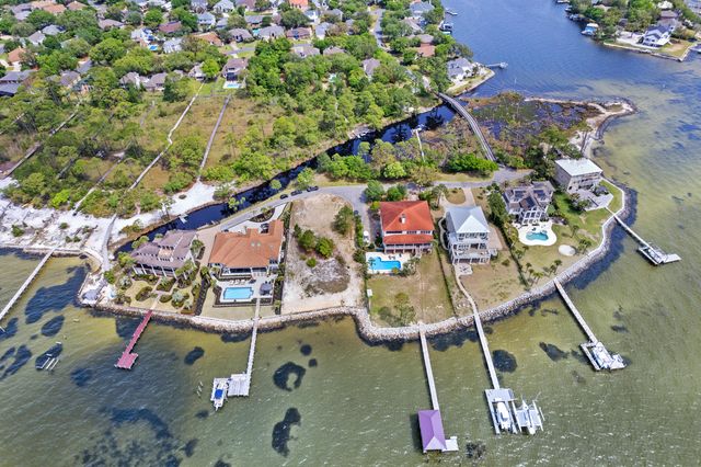 753 Boulevard of the Champions, Shalimar, FL 32579