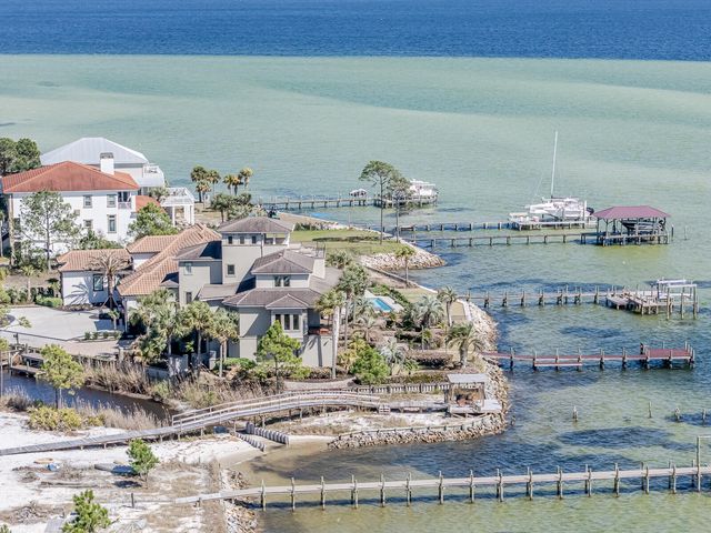 753 Boulevard of the Champions, Shalimar, FL 32579