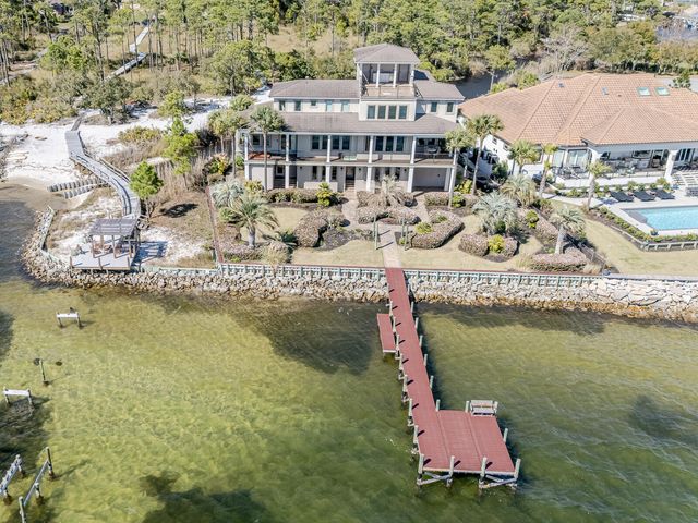 753 Boulevard of the Champions, Shalimar, FL 32579