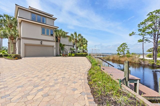 753 Boulevard of the Champions, Shalimar, FL 32579