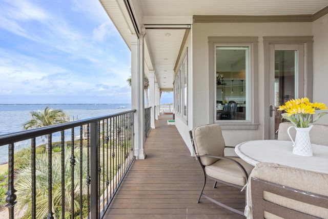 753 Boulevard of the Champions, Shalimar, FL 32579