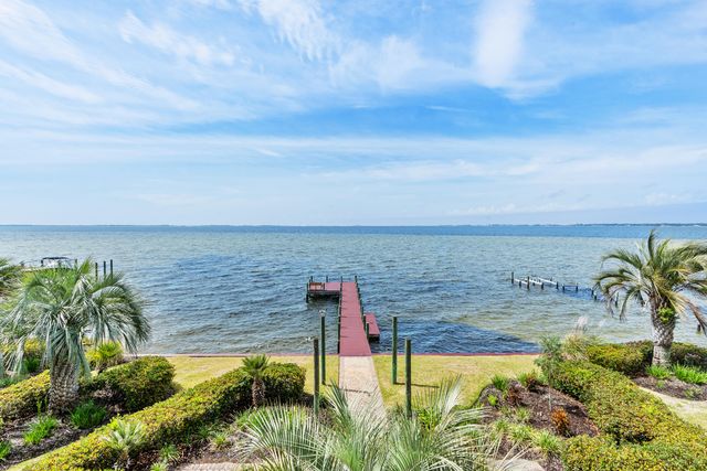 753 Boulevard of the Champions, Shalimar, FL 32579