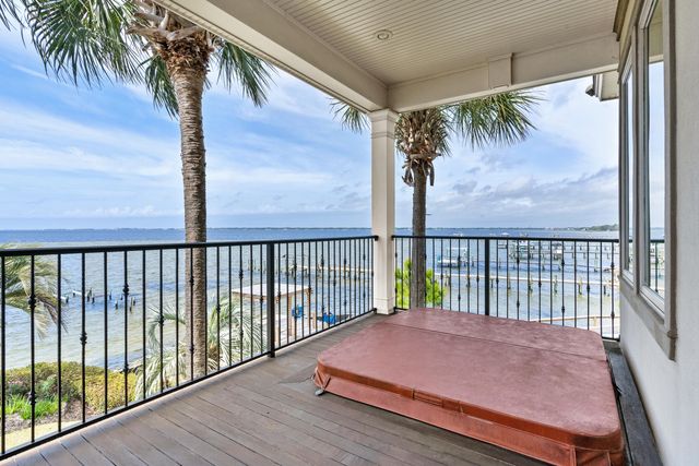 753 Boulevard of the Champions, Shalimar, FL 32579