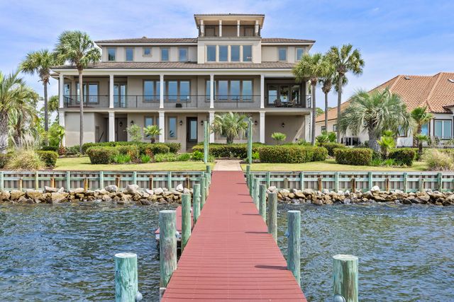 753 Boulevard of the Champions, Shalimar, FL 32579