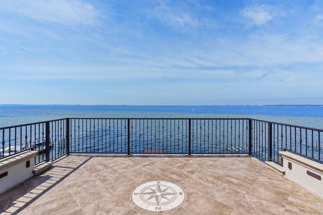 753 Boulevard of the Champions, Shalimar, FL 32579