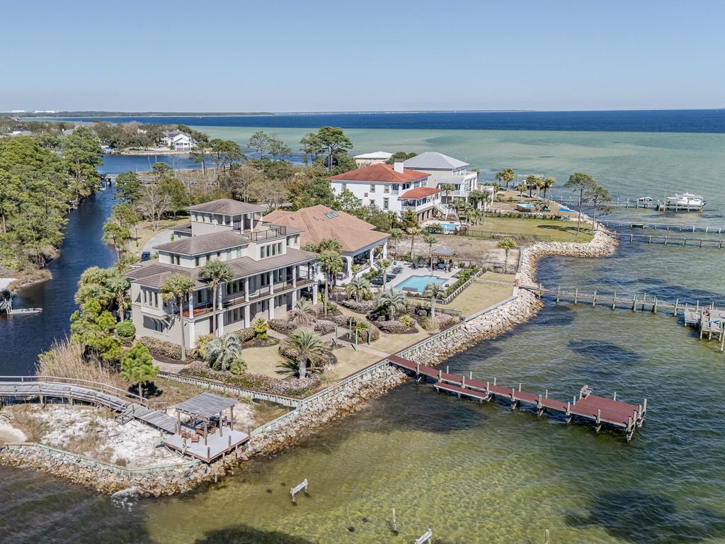 753 Boulevard of the Champions, Shalimar, FL 32579