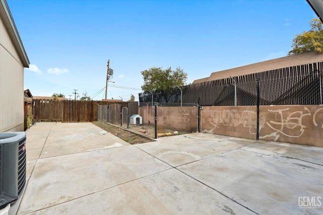 3000 S Chester Avenue 14, Bakersfield, CA 93304