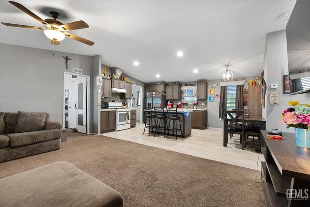 3000 S Chester Avenue 14, Bakersfield, CA 93304