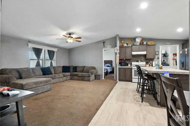 3000 S Chester Avenue 14, Bakersfield, CA 93304