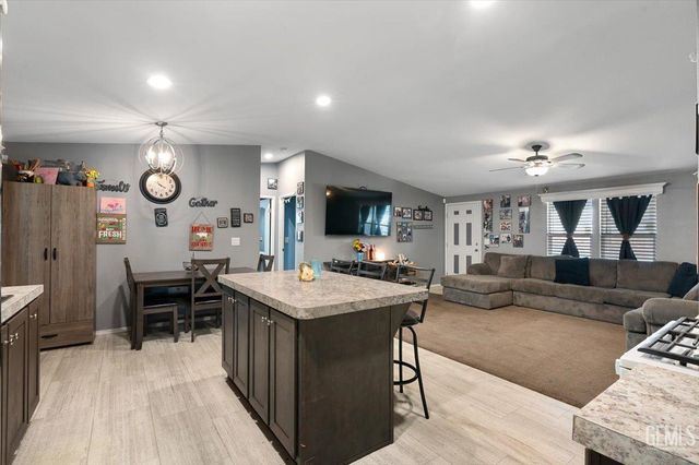 3000 S Chester Avenue 14, Bakersfield, CA 93304