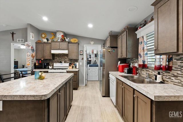 3000 S Chester Avenue 14, Bakersfield, CA 93304