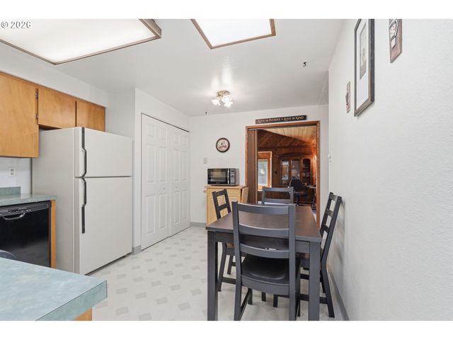 19654 Sw Murphy St, Beaverton, OR 97078