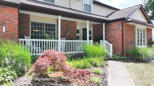 212 Cedarwood Drive, Flushing, MI 48433