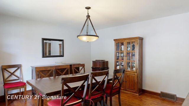 212 Cedarwood Drive, Flushing, MI 48433
