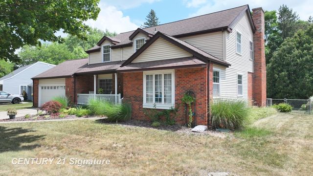 212 Cedarwood Drive, Flushing, MI 48433