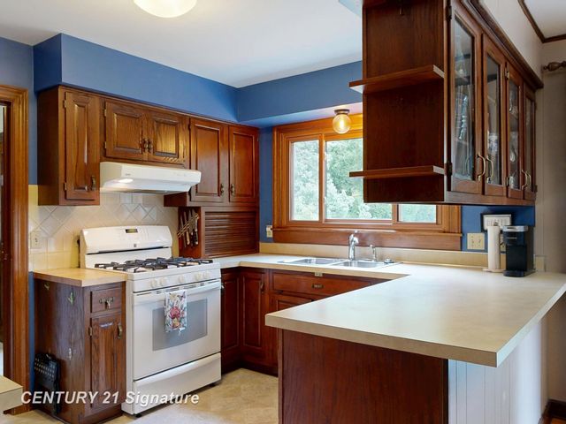 212 Cedarwood Drive, Flushing, MI 48433
