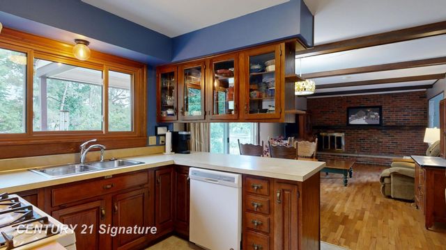 212 Cedarwood Drive, Flushing, MI 48433
