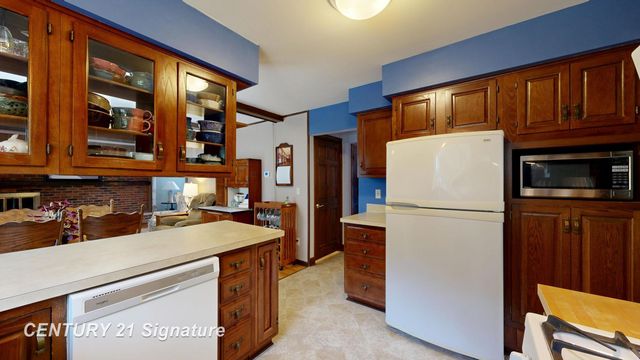 212 Cedarwood Drive, Flushing, MI 48433