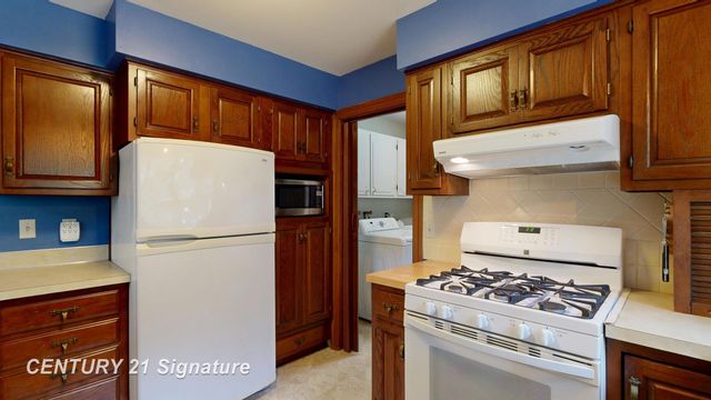 212 Cedarwood Drive, Flushing, MI 48433